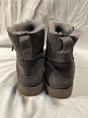 UGG Women’s  Short Suede Boot - Charcoal Gray